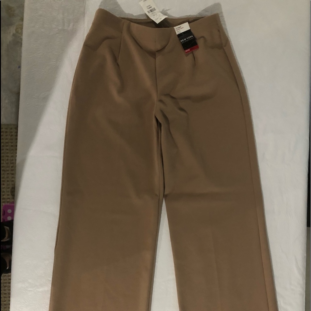 NWT. New York & Company Stretch Pants